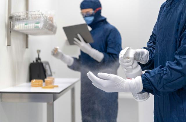 Different Sources of Contamination within the Cleanroom
